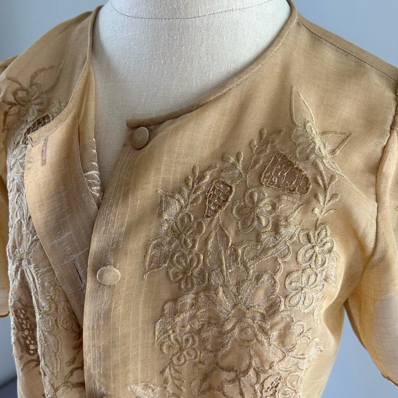 Beautiful natural semi sheer embroidered blouse - Picture 2 of 8